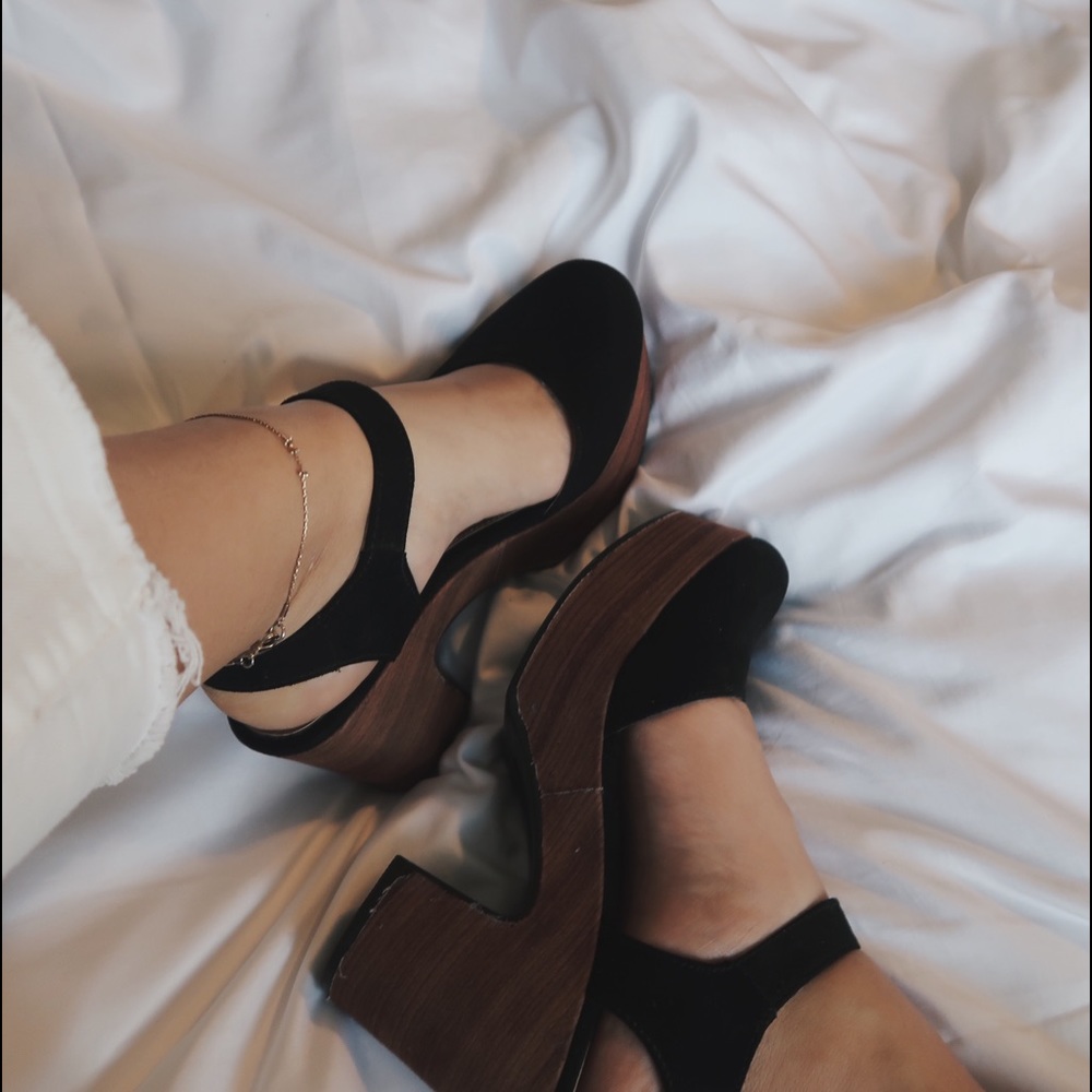 Clog platforms